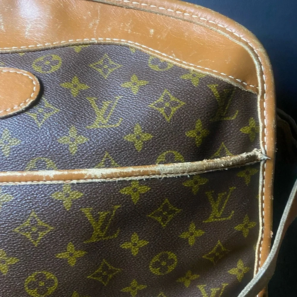 Authentic Vintage Louis Vuitton Monogram Brown Tan Messenger/Travel Bag - Picture 6 of 17
